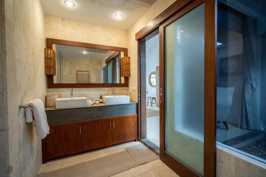 Ocean Breeze -4br In Villa Canggu