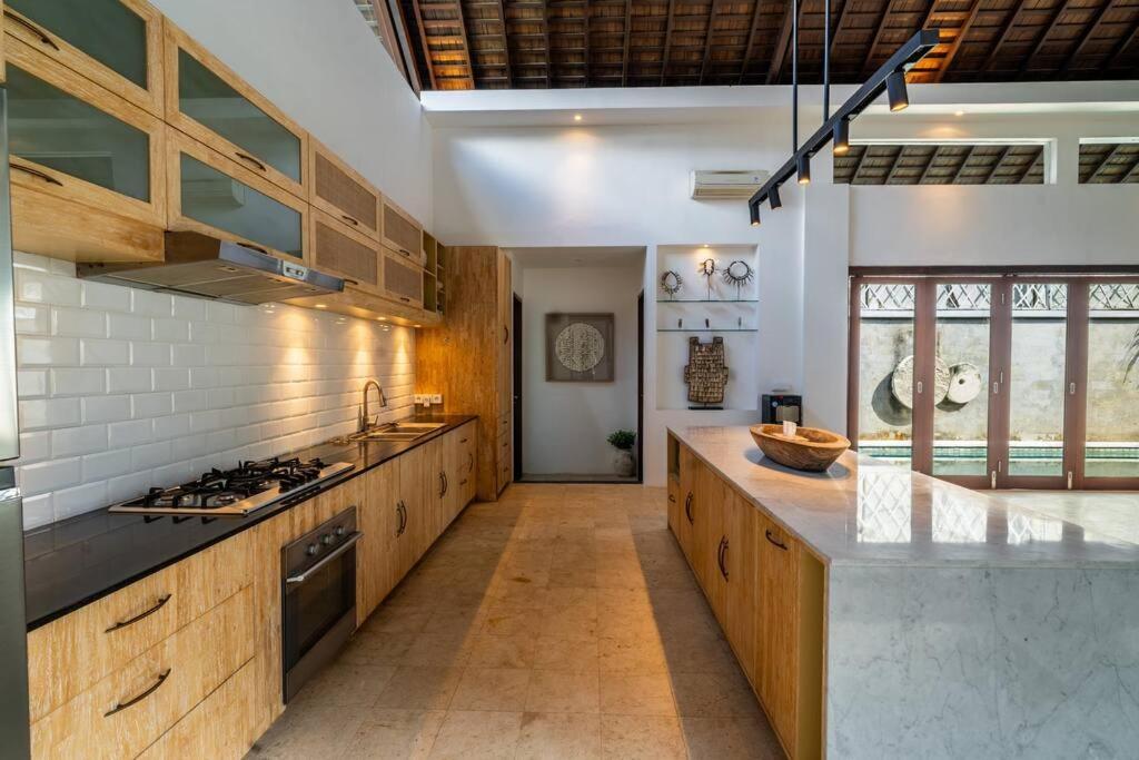 Ocean Breeze -4br In Villa Canggu (Bali)
